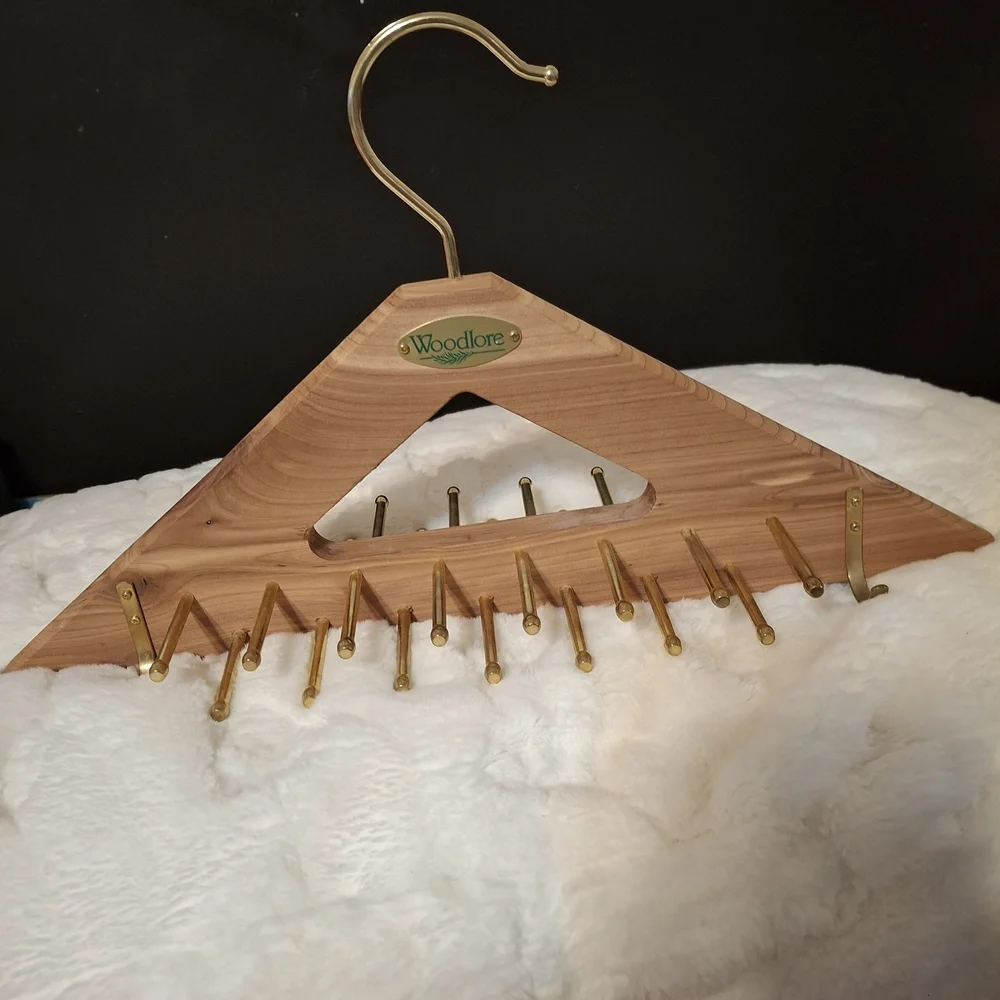 Woodlore Cedar Belt Organizer with Gold Hooks New